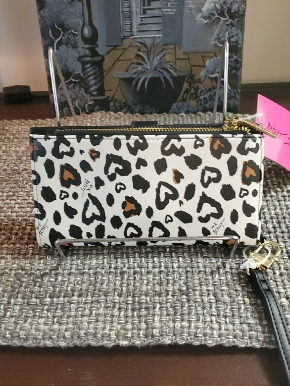 Betsey Johnson White Heart Leopard Print Wristlet/Wallet with Black Trim - Picture 4 of 12
